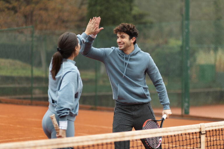 people-playing-tennis-game-winter-time